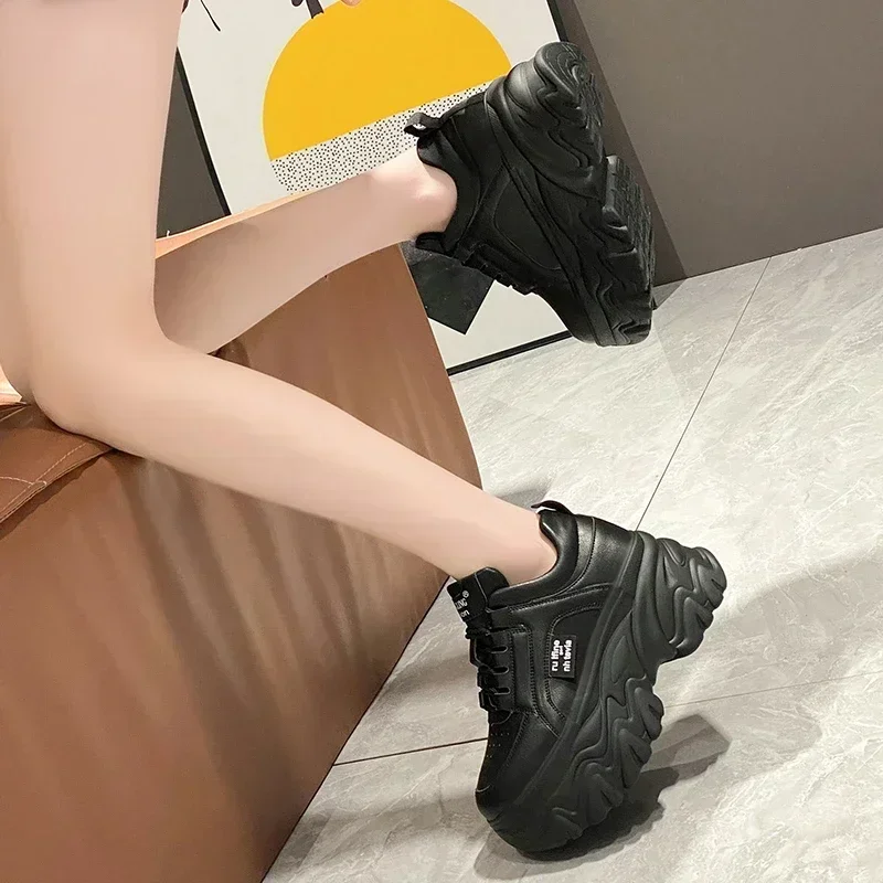 Weiße klobige Turnschuhe Frauen neue Herbst versteckte Ferse Plattform Sport Papa Schuhe Frau schnüren atmungsaktive Mesh Freizeit schuhe 8cm