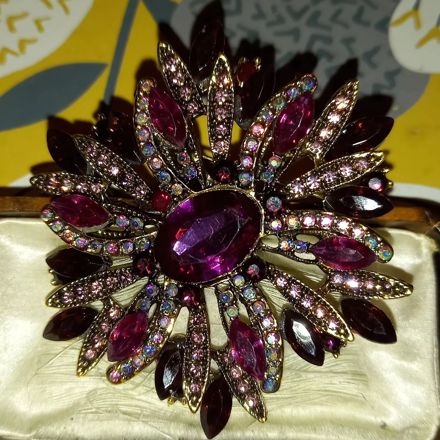 Classic Luxury Crystal Purple Flower Stunning Badges Brooch For Women Men Vintage Exquisite Rhinestone Shining Pin Accessories