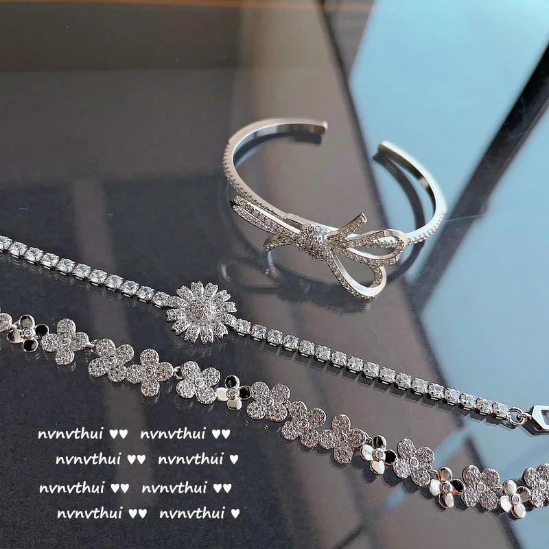 

Brilliant Shining Bowknot Gemstone Bracelet Plating18KGold Jewelry Zircon Flower Bracelet Butterfly Open Bracelet