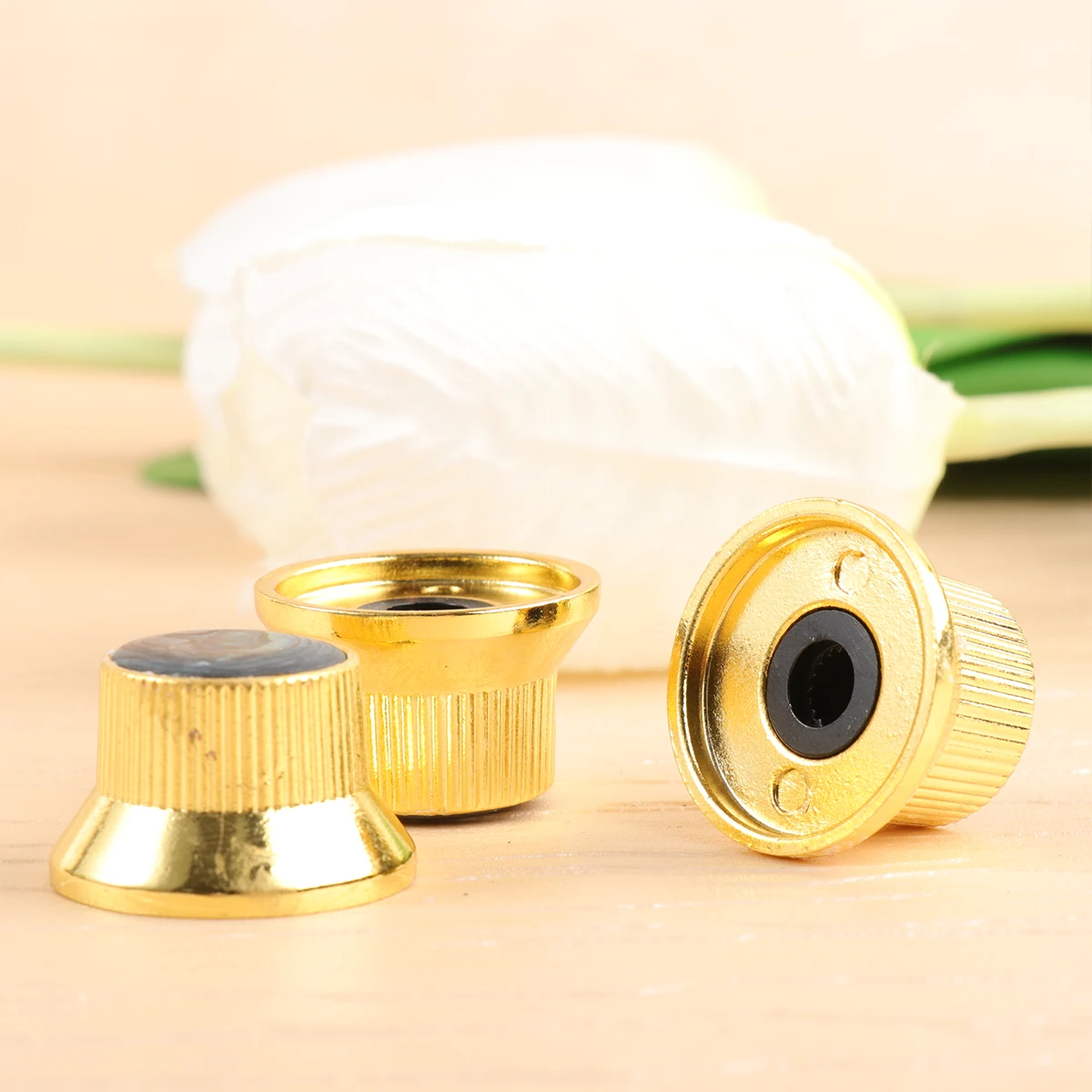 

3Pcs Gold Metal Volume Control Tone Knobs Shell Replacement Durable for Guitar Bass Parts Accessories Control Knobs Cap