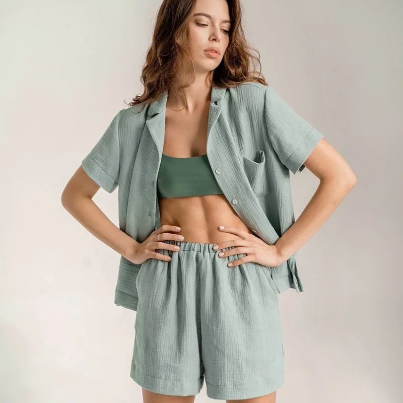 Short-sleeved Shirt Shorts Pajamas Slit All-cotton Loose Two-piece Set Double-layer Gauze Women's Home Wear Can Be Worn Outside.