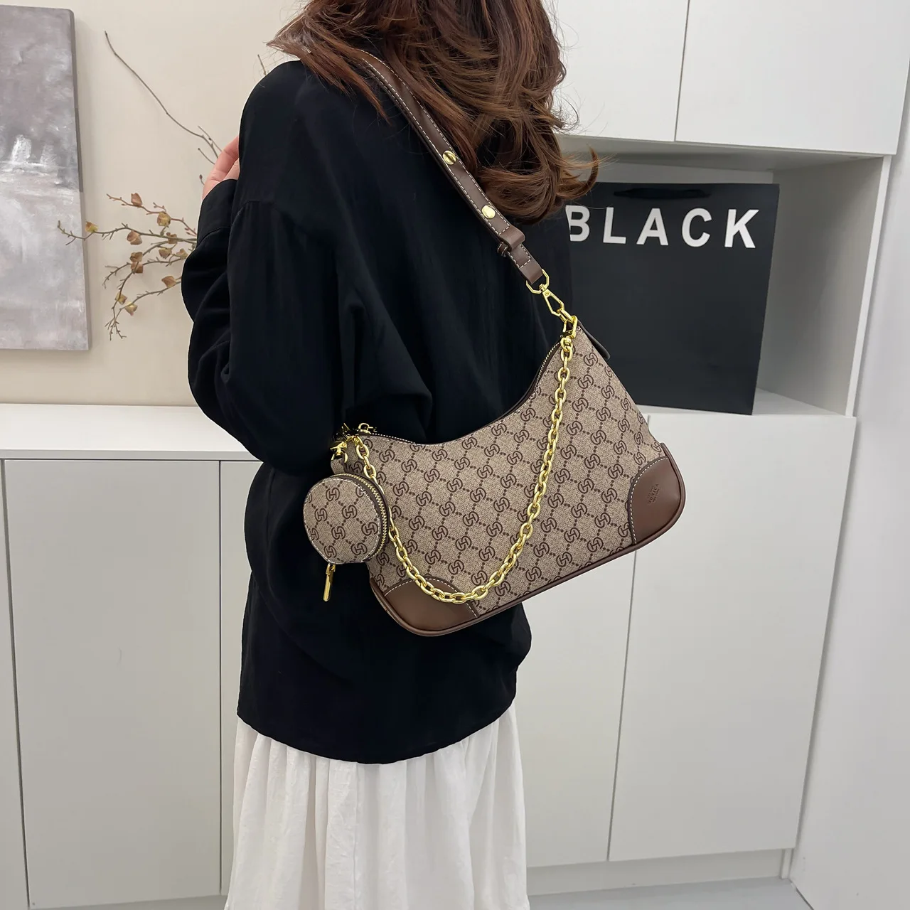 

Shoulder Bag Women's Fashion Retro Printed Chain Women's Bag European and American Simple Underarm Bag Messenger Bag