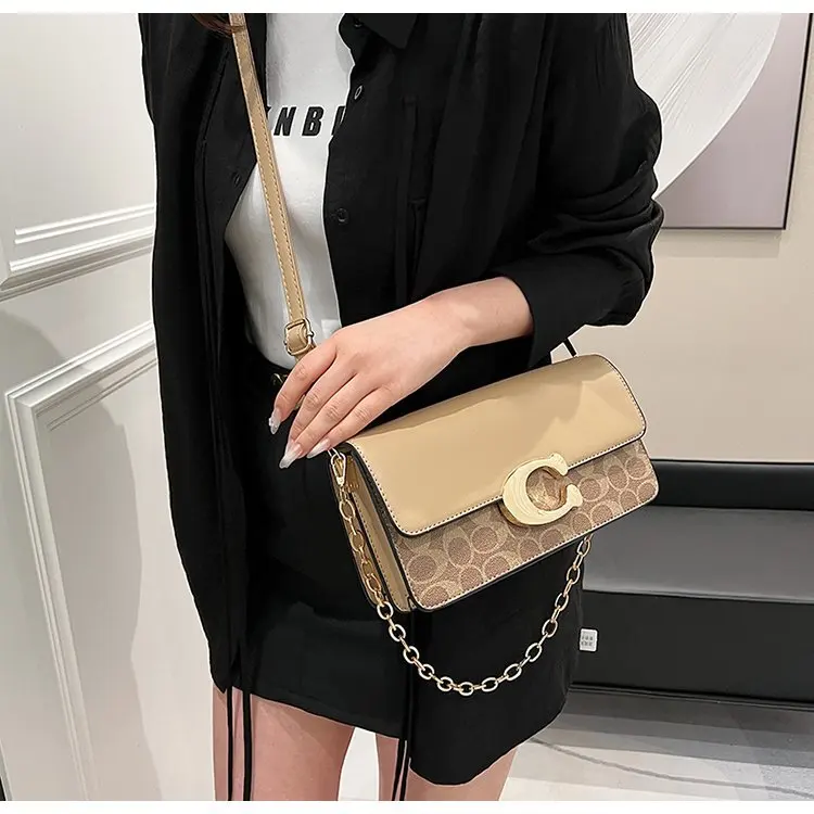 新しいハイエンドのライトラグジュアリーデザイナーメッセンジャーバッグ - 女性向けのファッショナブルで人気があり、持ち運びに便利な通勤スタイル