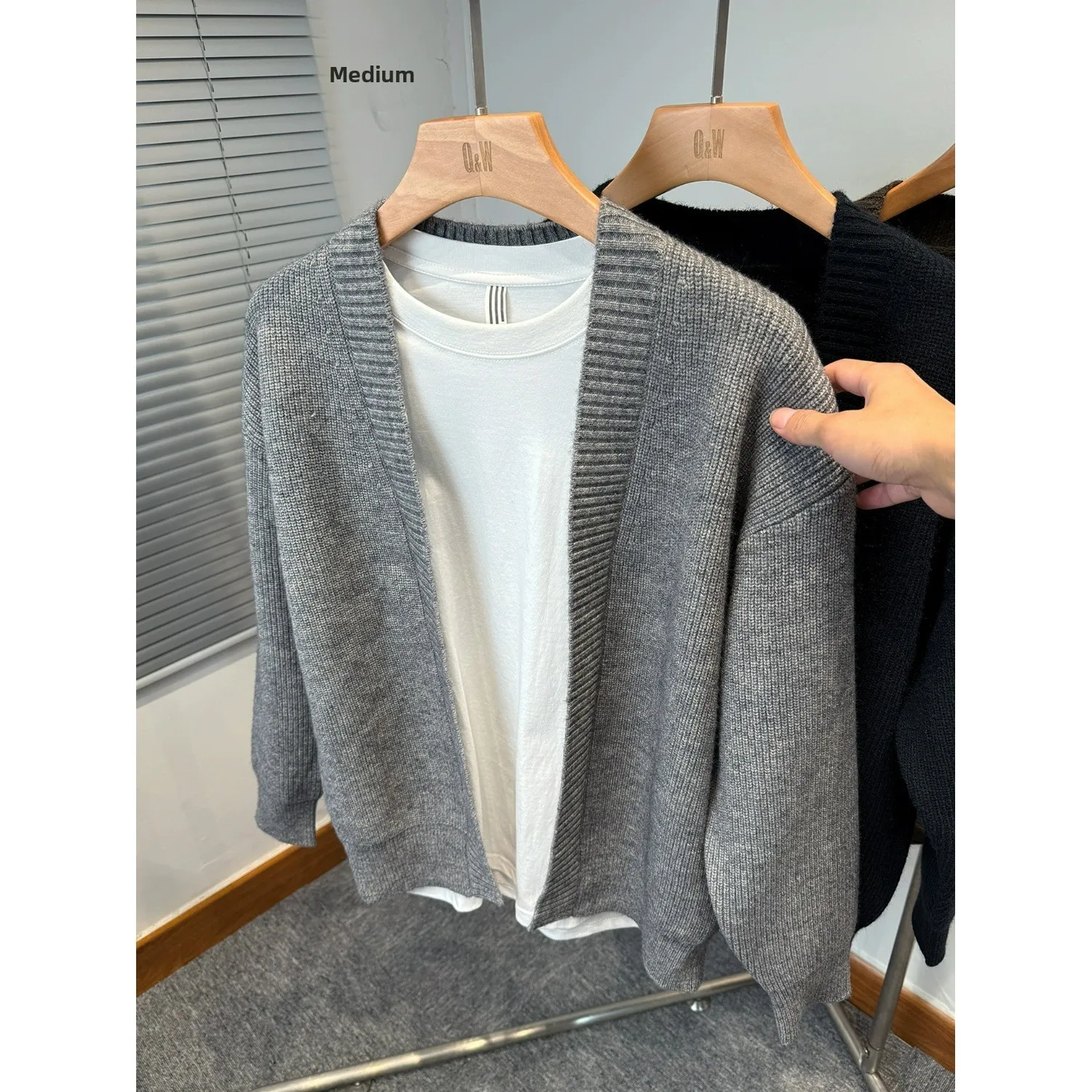 

Laid-ba Sle Thiened V-ne Knitwear Cardigan Men's Outerwear Autumn Winter plus Size Korean Version Old Money Sle