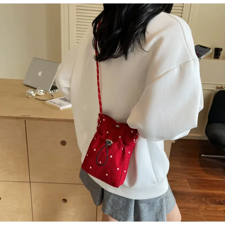 Kreative Falten-Tasche Neue Mode Trendige Umhängetasche Vielseitige Einzel-Schulter-Handytasche Aufbewahrung und Dekoration – Detail 19