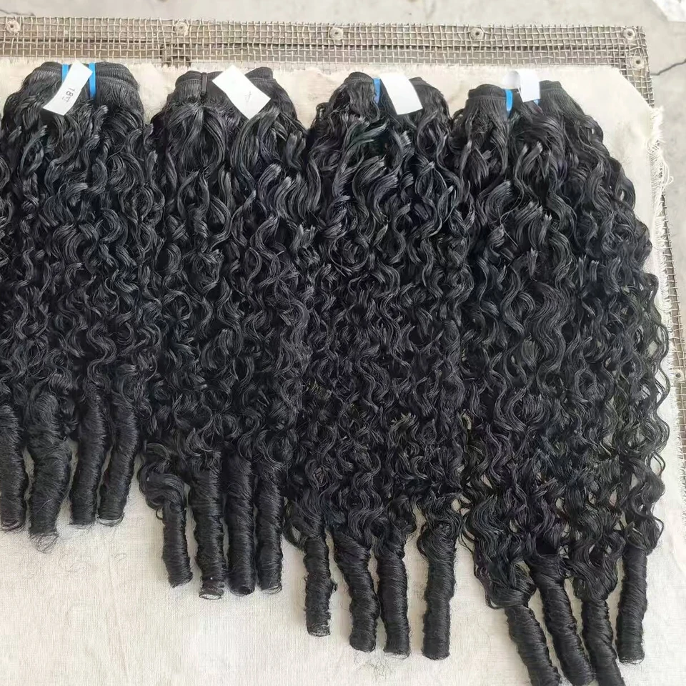 Offres de lots de cheveux humains bouclés Pixie Birmanes, Tissage de cheveux vierges bruts vietnamiens, Lots de cheveux bouclés en spirale Ocean