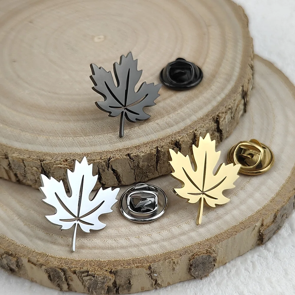 Creative maple leaf stainless steel brooch for men's wedding party accessories, groom's suit lapel pin badge brooch