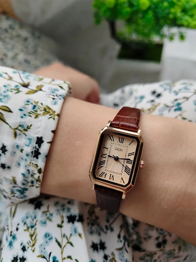 Vintage Brown Women's Quartz Watch Fashion Square Roman Numerals Clock Exquisite Leather Elegant Women's Watches