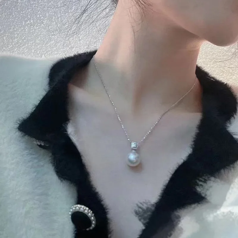 

Australian White Pearl Pendant 13-14mm Seawater Pearl Nearly Round 18k Gold Zircon Sugar Cube High-end Jewelry Pendant