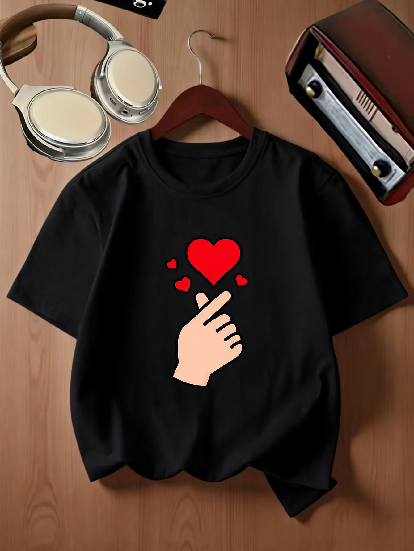 Kpop Finger Hand Sign Red Hearts Sweet Cartoon Print Kids T Shirt Boys Girls Family Matching Summer Crew Neck Casual Tee