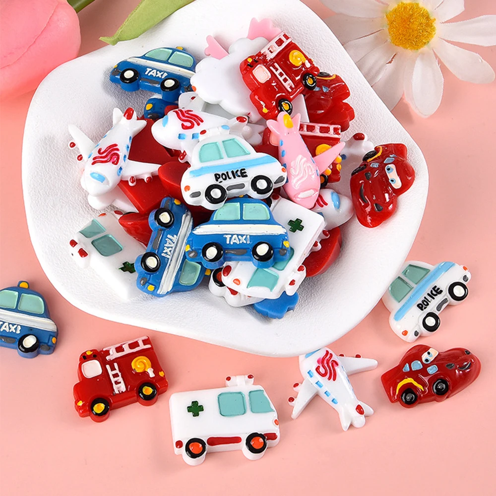 10PCS Cartoon Car Series resina cabochon con retro piatto per tornante Scrapbooking gioielli fai da te accessori per la decorazione artigianale