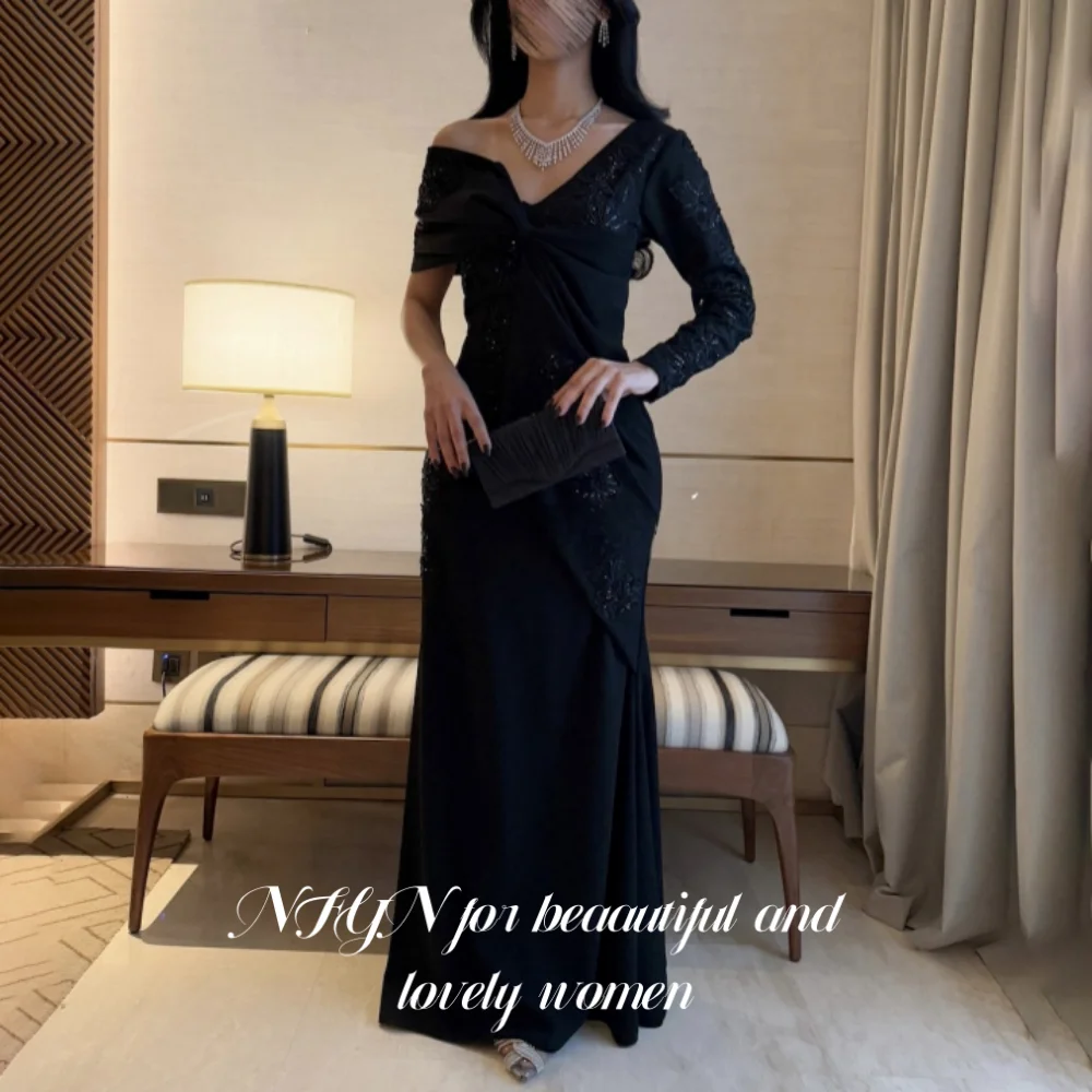 

NFYN Black Elegant Backless Prom Gown V-Neck Lace Appliques Party Dress with Sequins Satin Bead Mermaid Evening Dress Customized