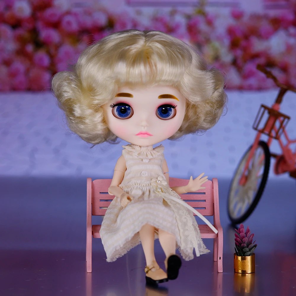 ICY DBS Blyth 1/6 doll, featuring fair skin, short hair style, and a large-breasted body with exposed joints, is now on sale