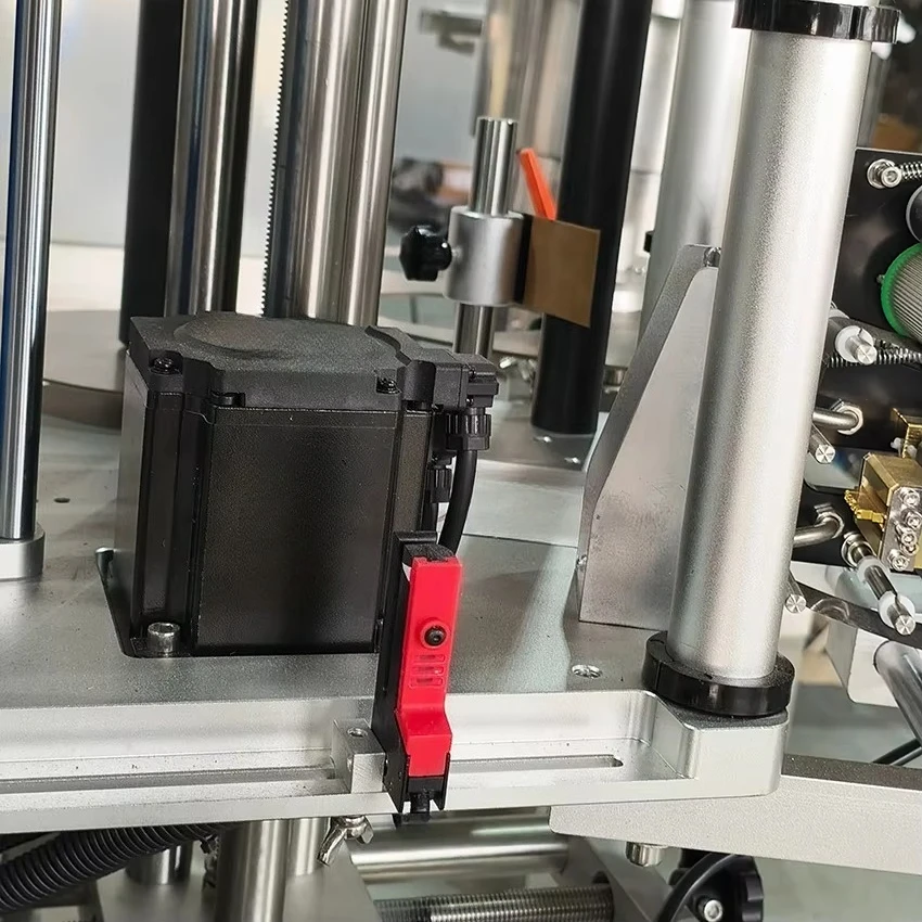 No Bubble Adjustable Spirits Vodka Bottle Labeling Machine Automatic Sparkling Wine Industrial Labeling Machine