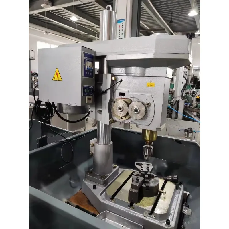 آلة التنصت الأوتوماتيكية عالية الدقة آلة الحفر والتنصت الكهربائية على سطح الطاولة المستخدمة في معالجة المعادن