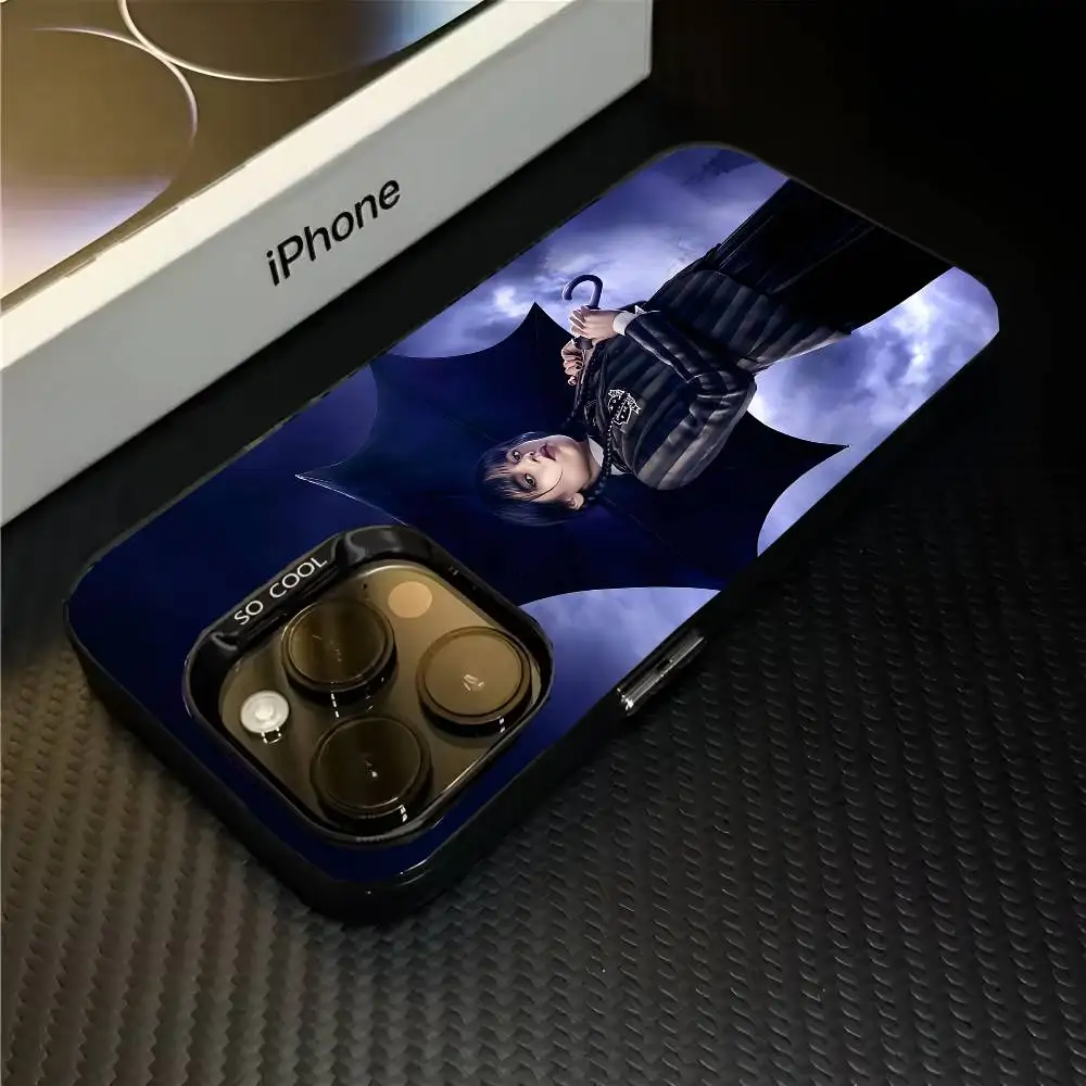 الفيلم الأمريكي التلفزيون W-Wednesday Addams جراب هاتف آيفون 17 16 15 14 13 12 11 برو ماكس زائد اللون للصدمات عودة غطاء فضي