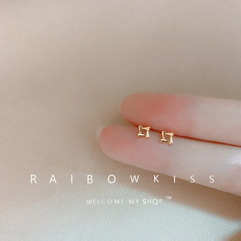 Simple and Small Triangular Earrings Female 2025 New Temperament Short Needle Gold Silver Earrings for Women Ears Jewelry Gifts