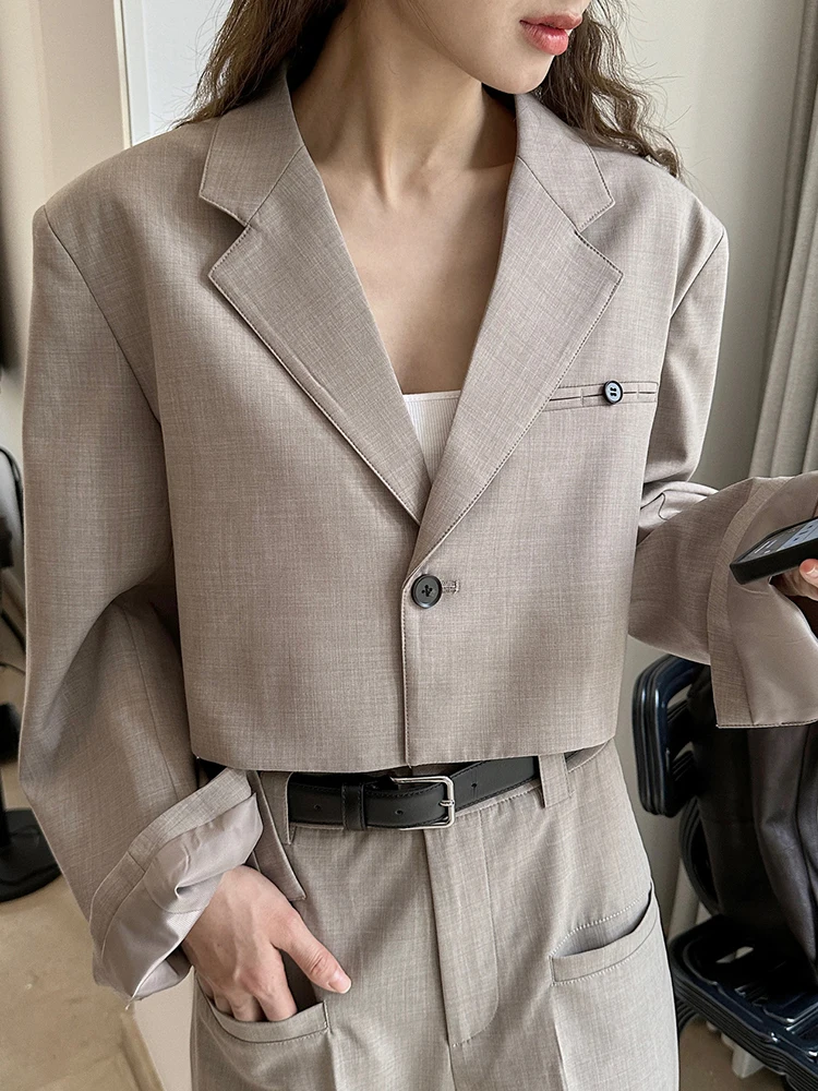 [EAM] Women Oat Color Brief Shaped Big Size Short Blazer New Lapel Long Sleeve Jacket Fashion Tide Spring Autumn 2024 1DH4746