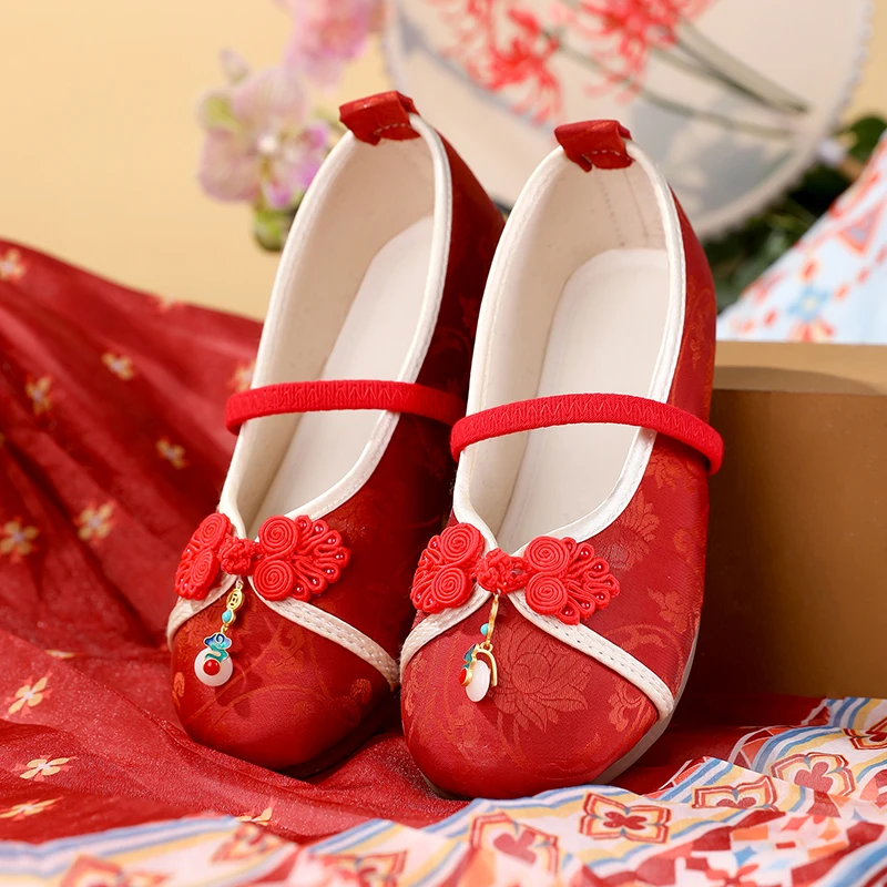 

Детская танцевальная обувь с вышивкой, однотонные аксессуары с жемчугом для девочек, тканевая обувь на плоской подошве для косплея, прогулочная обувь, обувь Hanfu