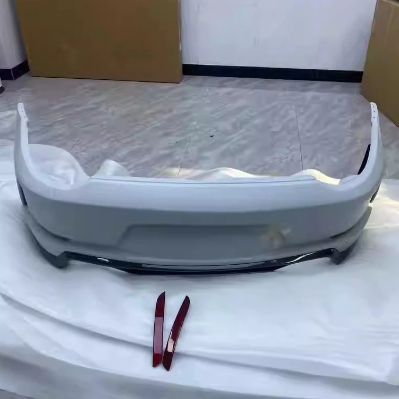 Resin Half-Carbon Fiber Rear Bumper with Reflector for Porsche 997 Modified New Style Car Bumper Body Kit