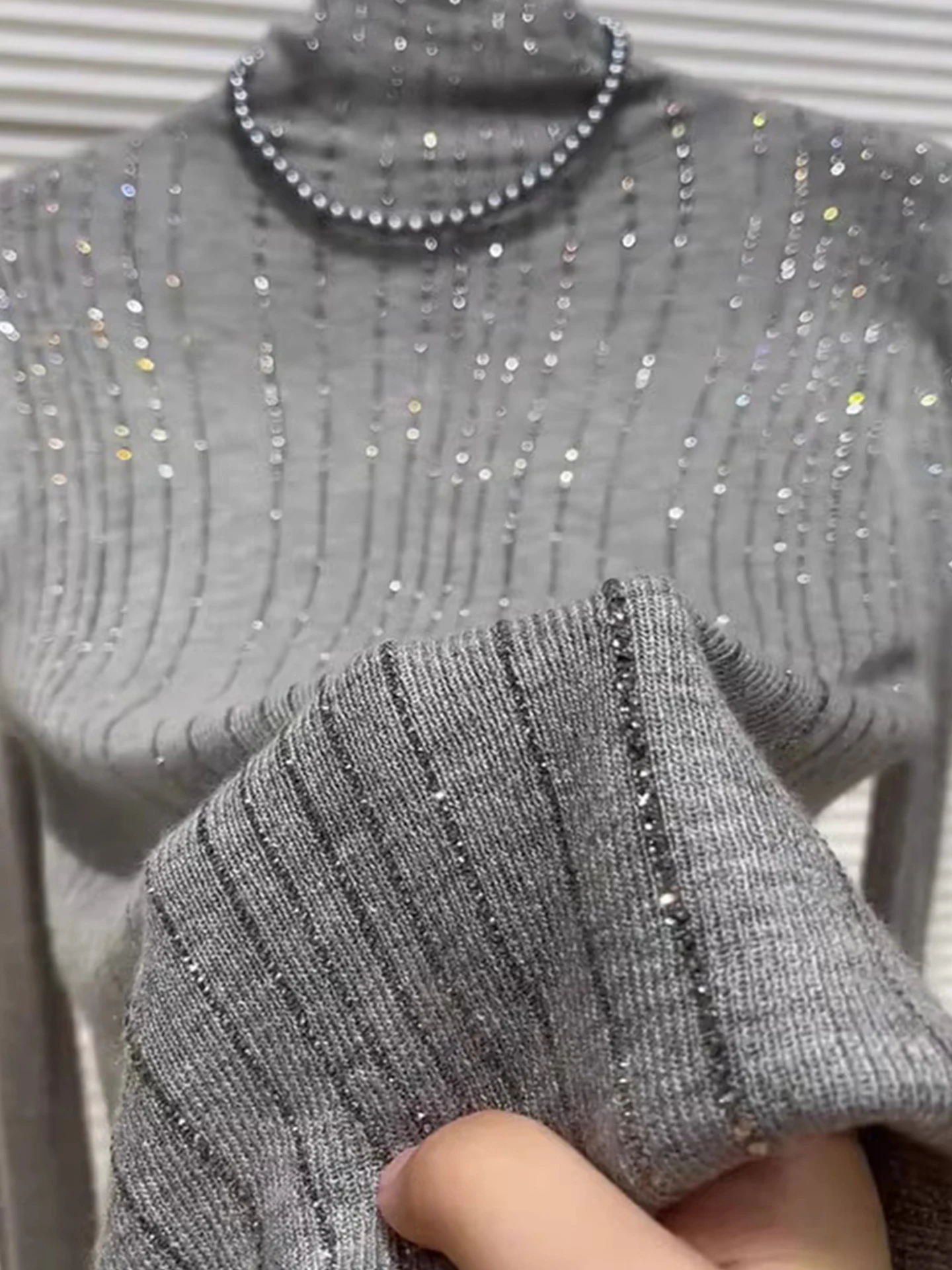 Bequemer High-Ne-Strickpullover für Damen, Innenbekleidung, faionable, luxuriös, vielseitiges Oberteil, Frühlings-Herbst-Saison, mit Perlen verziert