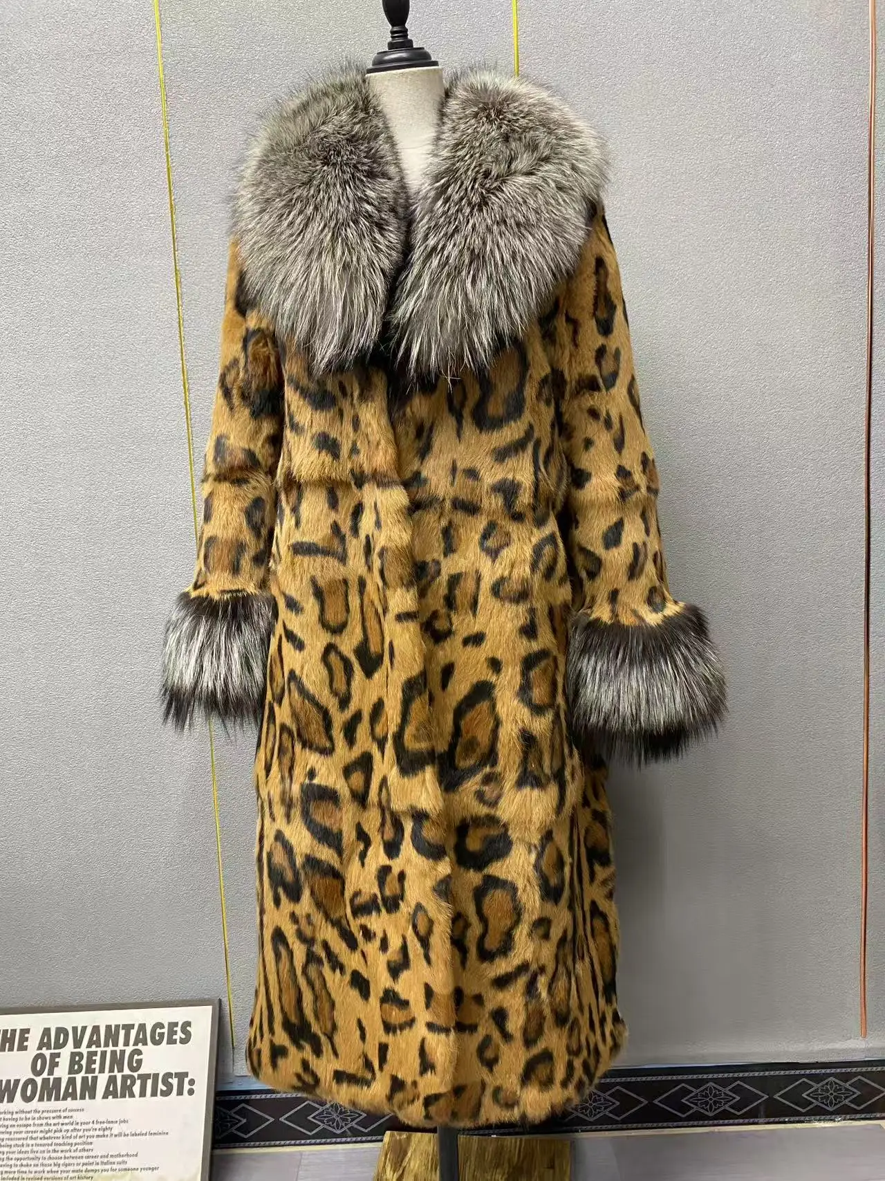 Hot Sales Customized Size Winter Fashion Real Rabbit Fur Coat Raccoon Or Fox Fur Collar Natural Fur Jacket Warm Streetwear