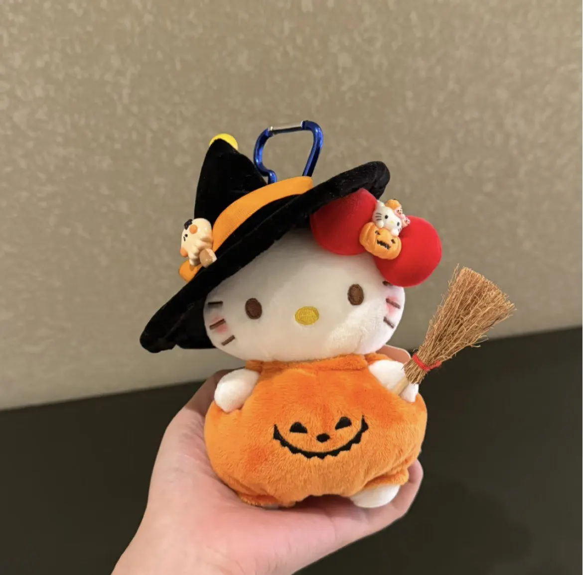 かわいいハローキティのハロウィンキーホルダー - 新しい限定版バッグ＆財布アクセサリー