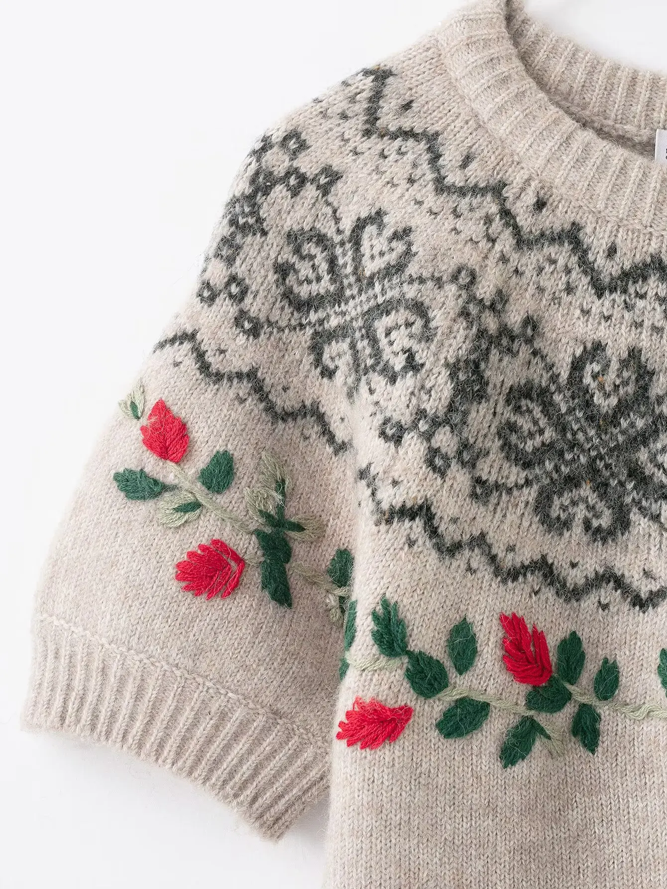 Gestrickter Damen-Pullover mit kurzen Ärmeln, Wintermode, bestickt, lockerer Retro-Blumenmuster, bequemes langes Oberteil