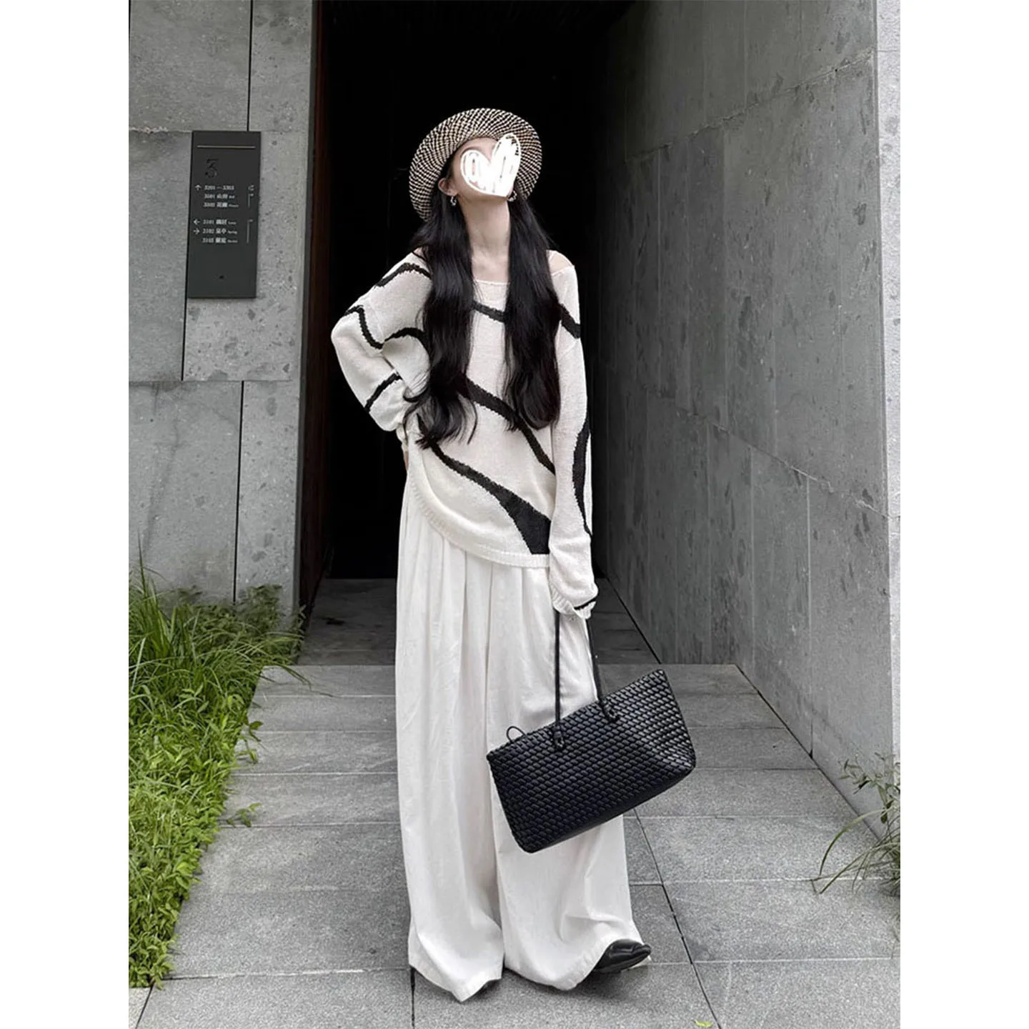 

Французский темпераментный костюм, вязаная солнцезащитная блузка с длинными рукавами, топ, женская новая повседневная юбка, комплект из двух предметов