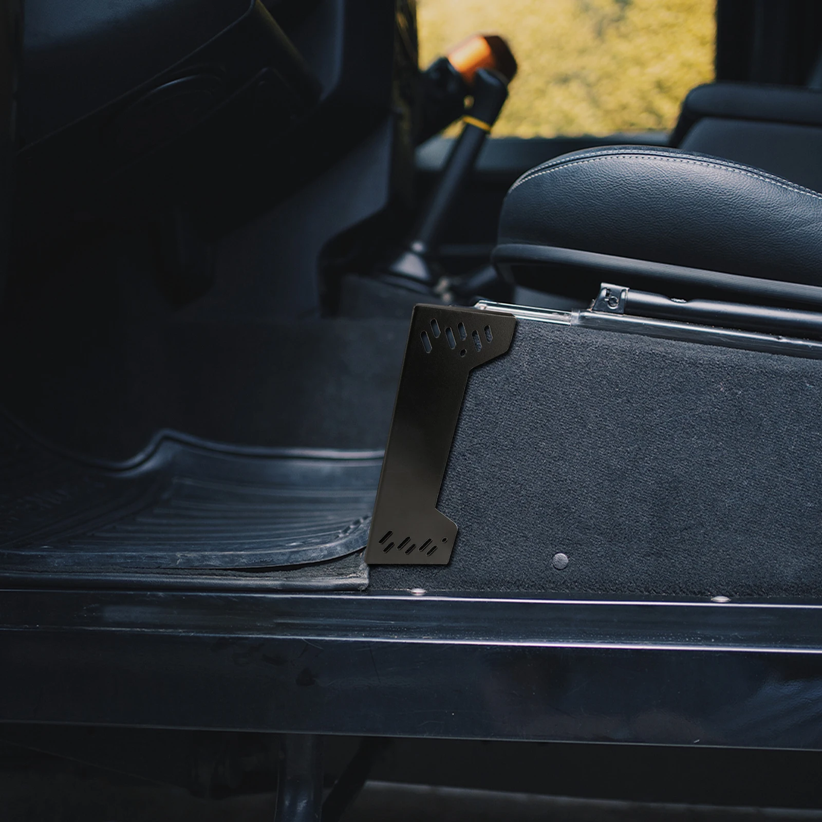 (EU-Lagerbestand) Eckteppich-Mattenschutz aus Stahl für Sitzkasten, passend für alle Land Rover Defenders bis 1987. – Detail 6