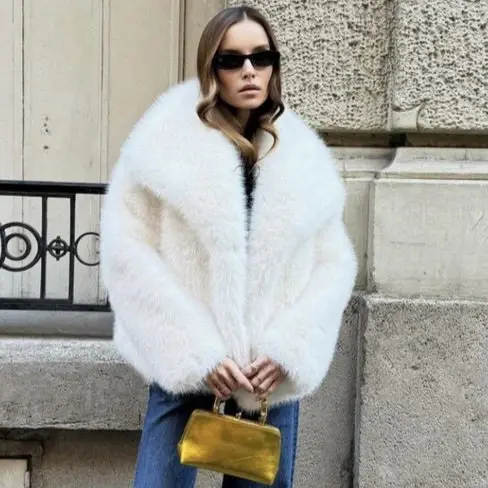 

Elegant Short Plush Coat for Women Fashionable Large Collar Long Sleeve Simulated Fur Jacket Youth Style Winter Outerwear