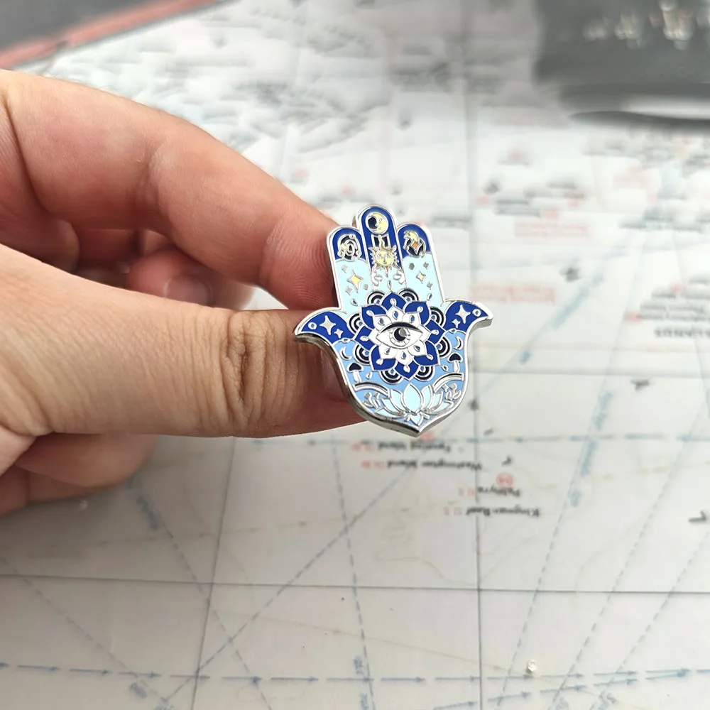 Hamsa Hand von Fatima Emaille-Pins für Frauen, Böses Auge Mandala Broschen, Mystische Mond-Sonne Anstecknadeln, Hexenschmuck Geschenk – Detail 8