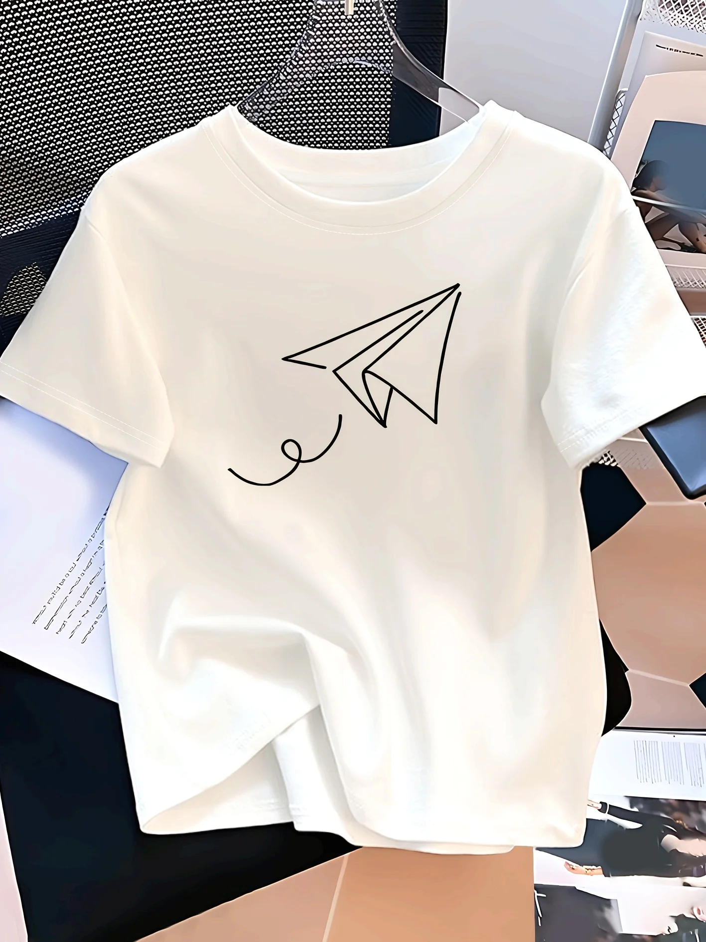 Women's Casual Paper Plane Pattern T-Shirt Round Neck Short Sleeve Breathable Casual Outfit Women Clothing Graphic T Shirts