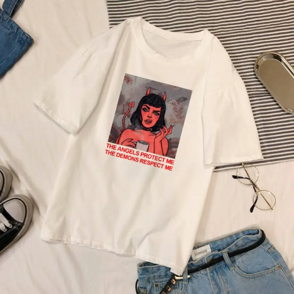 Футболка с надписью «Ангелы защитите меня демоны»