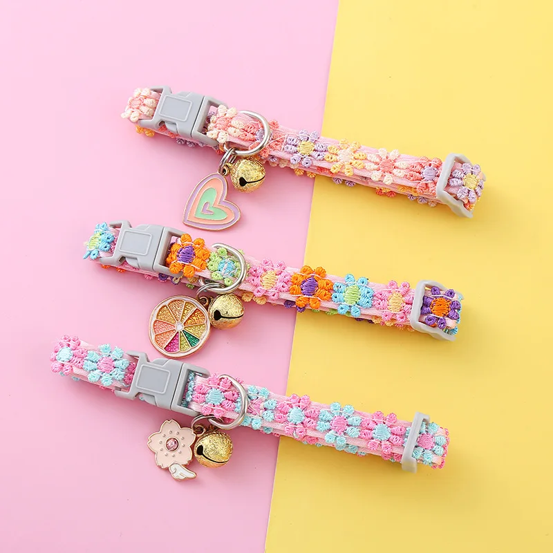 Haustier-Halsband mit Glocke Buntes Blumen-Hundehalsband Verstellbares Sicherheitsglocken-Halsband für Welpen und Kätzchen Haustier-Zubehör – Detail 3