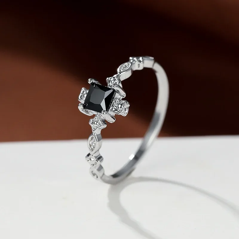 Retro fashion simple copper plated white gold black square zircon ladies ring
