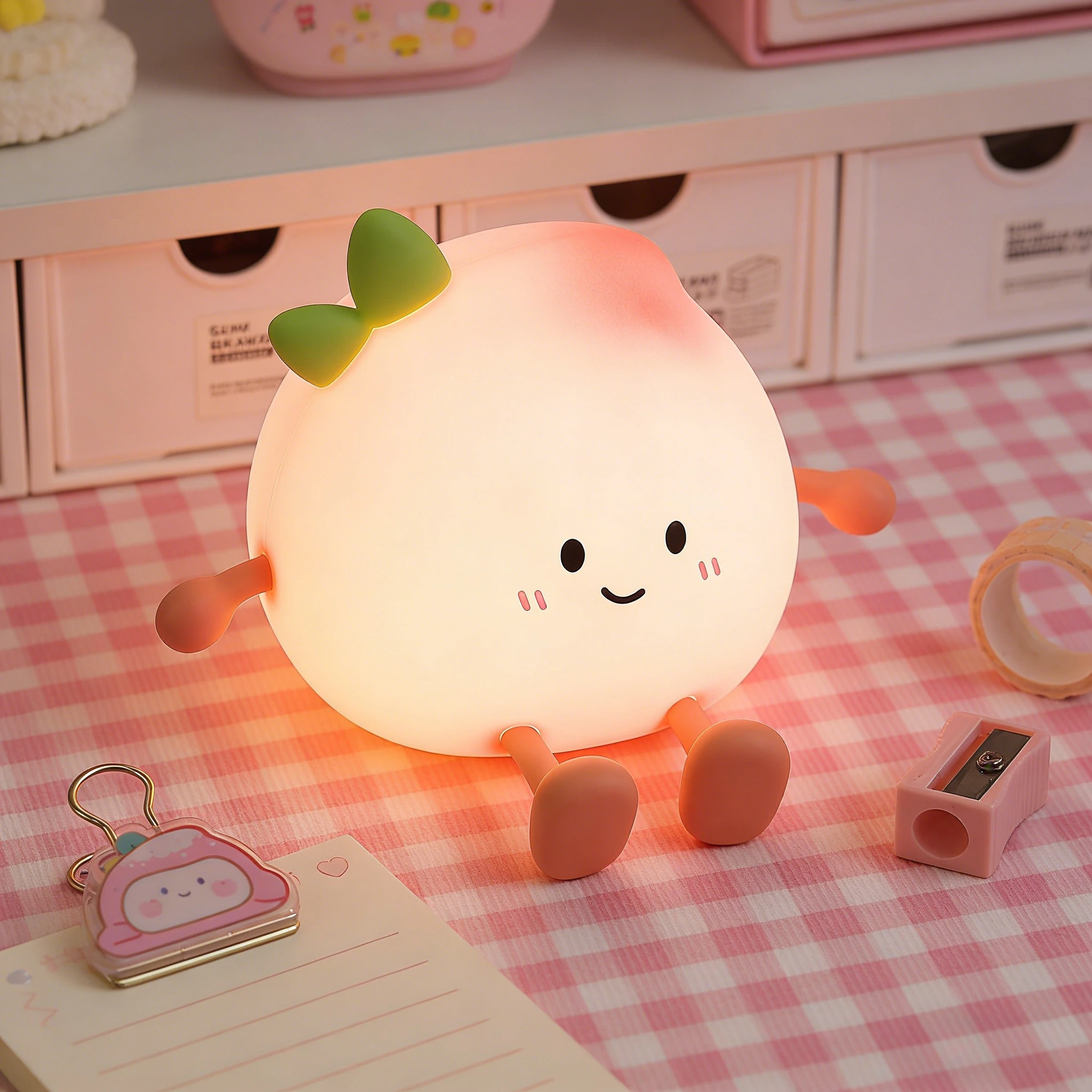 

Peach Shaped Night Light Pat Control Bedside Lamp Timed Dimmable Rechargeable Mood Light for Home Decor and Gifts