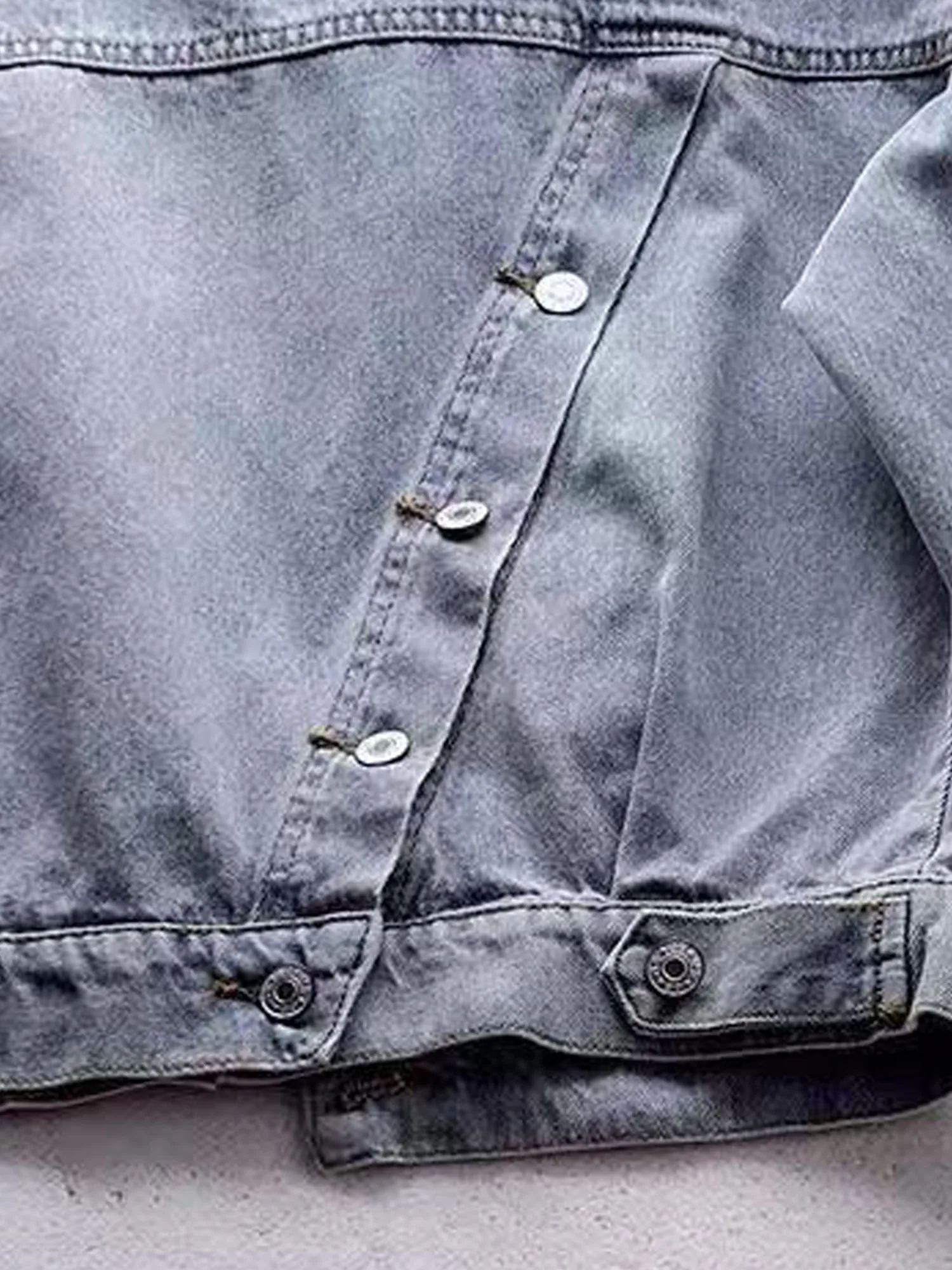 

Women Lapel Distressed Jean Jackets Long Sleeve Metal Button-down Crop Denim Outerwear for Daily Casual Vacation Music Party