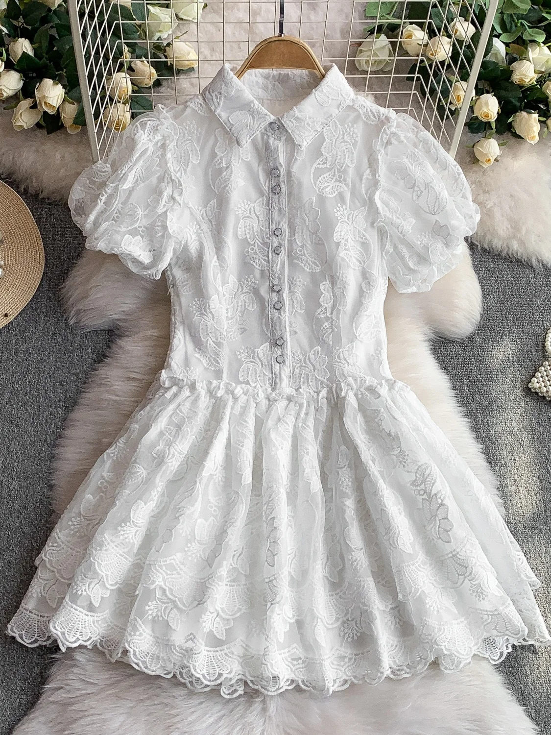 Saia Branca Princesa Fena com Bordado Pesado, Vestido com Mangas de Bolha em Tule, Cintura Ajustada, Saia em Camadas Esti...