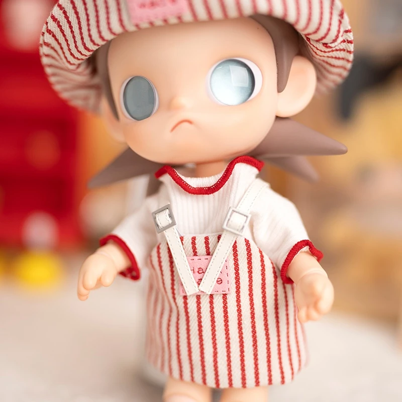 Akcesoria do ubranek dla lalek BJD Zsiga 20 cm, słodki zestaw trzyczęściowy: czapka w paski, ogrodniczki, ręcznie robiony prezent.