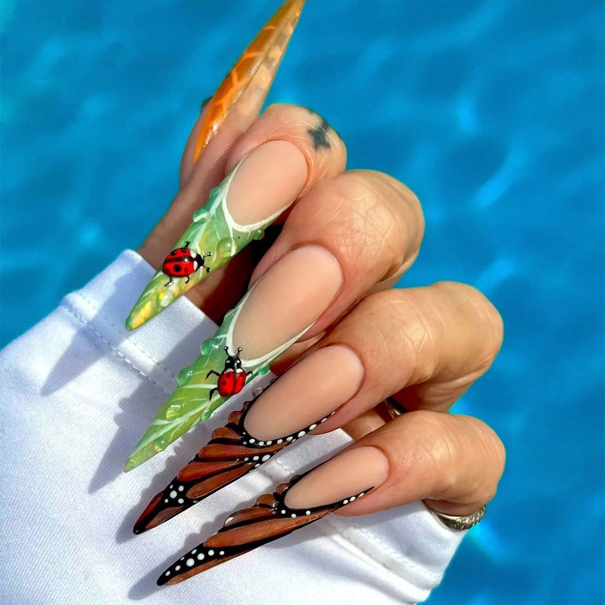 

24PCS Green Orange Press on Nails Stiletto Fake Nails with Insect Wing Floral False Nails Pattern Artistic Removable Maincure 네일