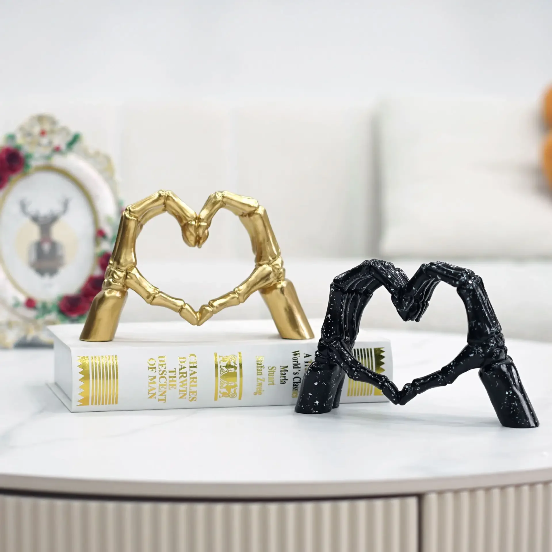 Holy Day Skull Love Gesture Ornament Home Desktop Halloween Decoration Creative Hand Bone Resin Crafts