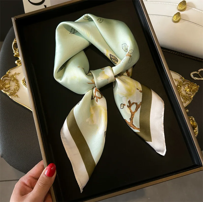 2025 موضة جديدة 70X70cm المطبوعة المرأة وشاح الباشمينا وشاح حريري ساحة شال الزخرفية عقال الرقبة الفاخرة تصميم باندانا