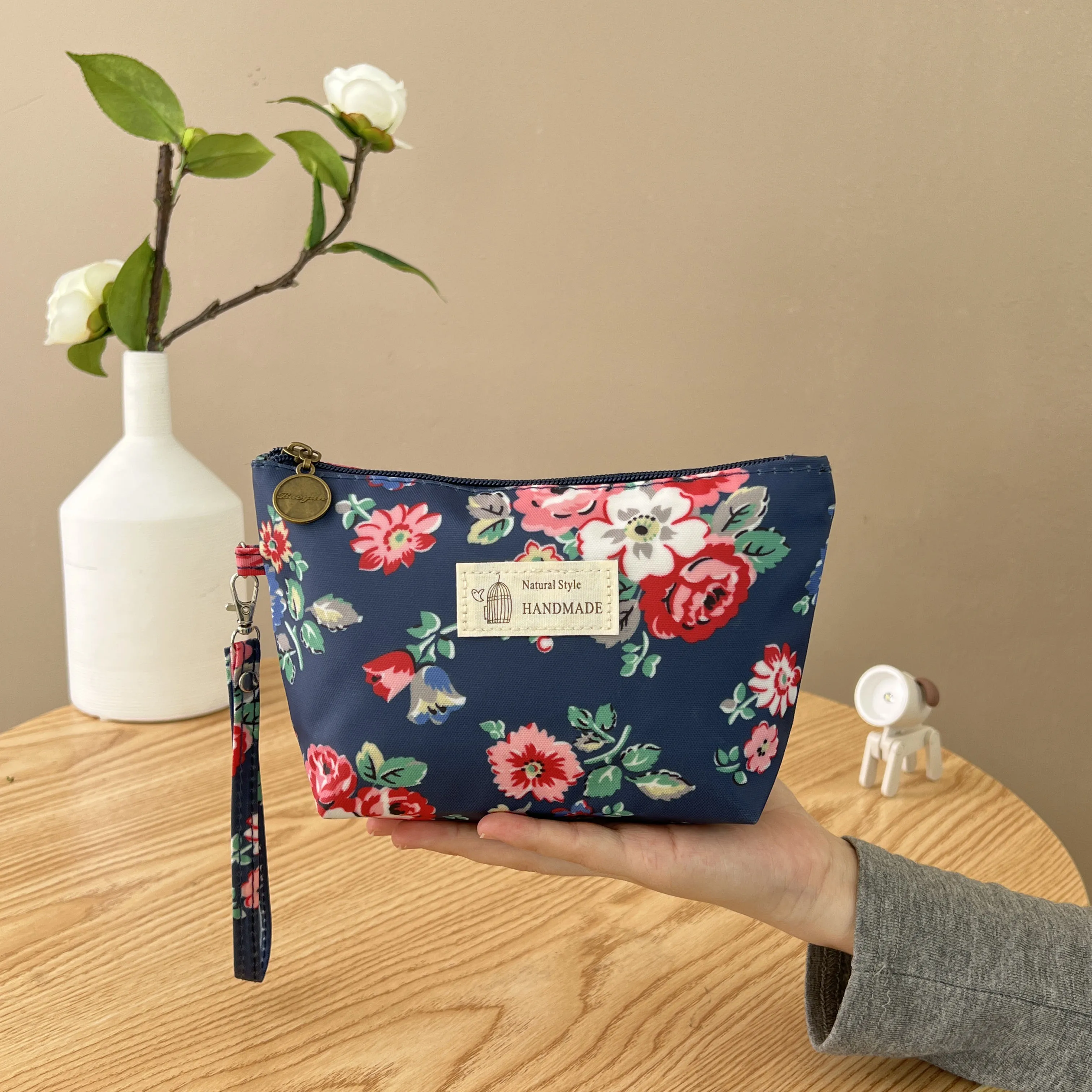 Vintage Floral Printed Cosmetic Bag Female Zipper Women Makeup Waterproof Travel Ladies Pouch