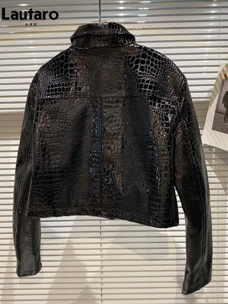 Lautaro Spring Autumn Cool Short Black Shiny Reflective Crocodile Print Patent Pu Leather Jacket Women Long Sleeve Fashion 2023