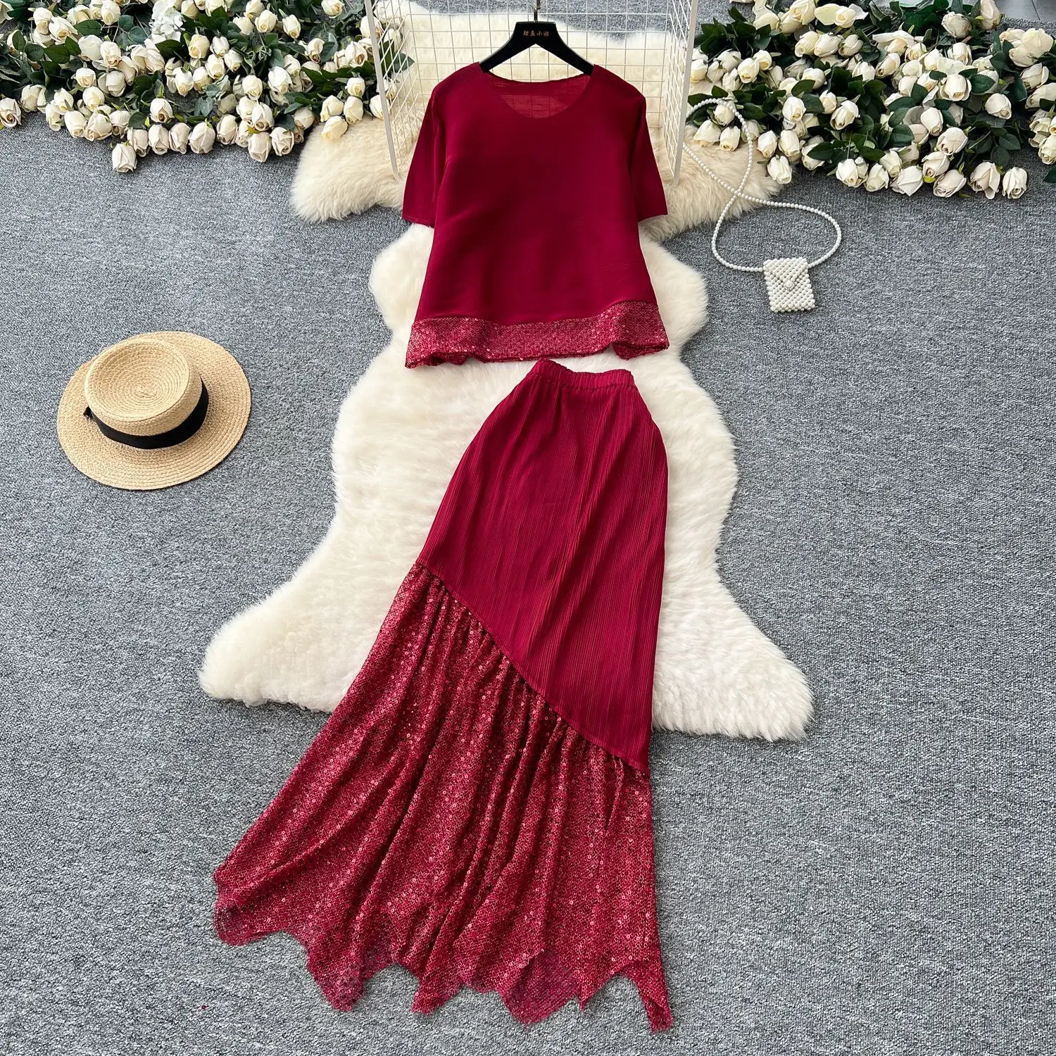 

Топ с круглым вырезом с короткими рукавами + комплект длинной юбки с эластичной резинкой на талии и пайетками