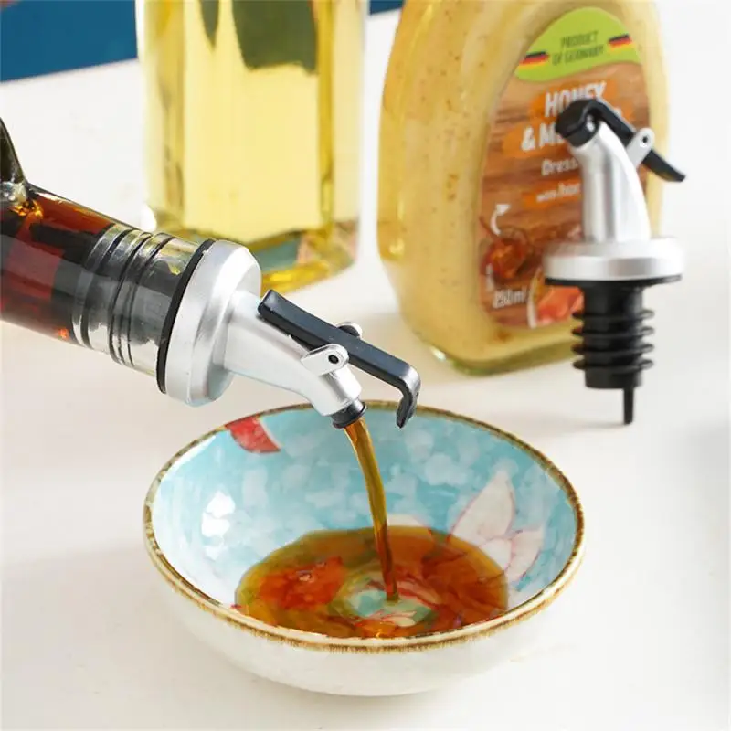 1pcs Oil Bottle Stopper Bottle Cap Dispenser Sprayer Lock Pour Wine Sauce Nozzle Liquor Leak-proof Bottle Stopper Kitchen Tool