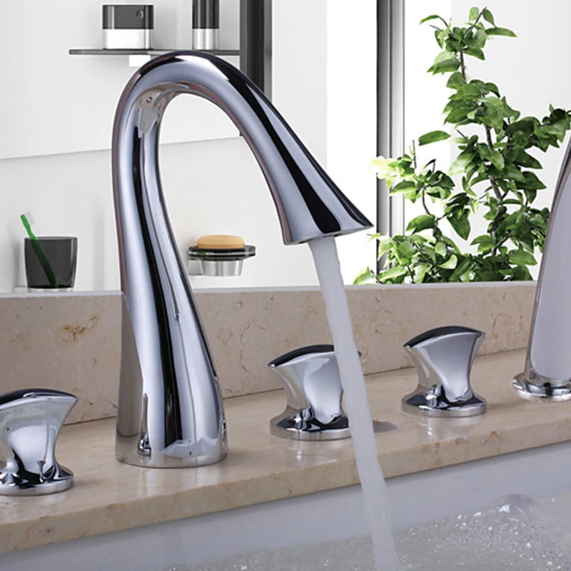 욕실 욕조 수도꼭지 세트 데크 장착형 욕조 수도꼭지 세트 핸드헬드 샤워기 포함 5홀 로마 욕조 수도꼭지 콤보 세트 크롬