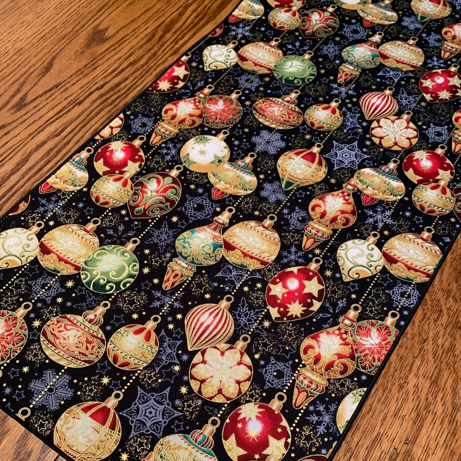 Weihnachts-Tischläufer – Weihnachts-Tischlandschaft – eleganter Weihnachtsläufer – Feiertags-Tischläufer – Schwarz, Gold, Rot
