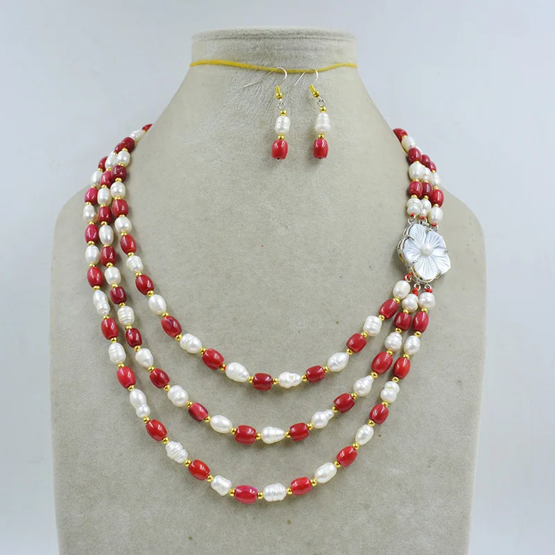 Superb design. charming. 3 rows of natural pearls, coral necklaces, bracelets and earrings. Perfect necklace set
